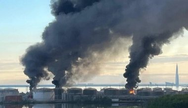 В России горит один из крупнейших НПЗ после массированной атаки украинских дронов
