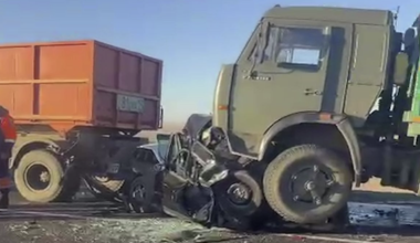 Легковушку зажало между двумя КамАЗами: в СКО погибли три сотрудницы детсада