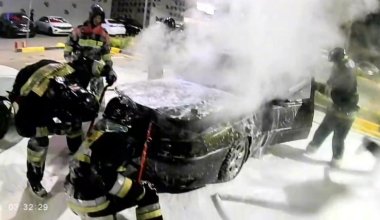 Автомобиль сгорел дотла на парковке в Астане