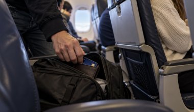 «Это просто кошмар»: казахстанка заявила о краже денег на борту Air Astana