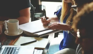 С дипломом, но без работы: почему сотни тысяч молодых казахстанцев оказались не у дел