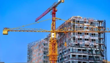 Обманувших более 300 дольщиков столичного ЖК освободили прямо в зале суда