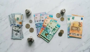 Тенге второй день подряд укрепляется к доллару