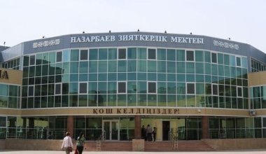 Звал на свидание: учителя НИШ уволили после переписки со школьницей