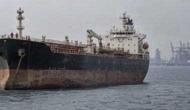 Казахстанец оказался в опасности на арестованном танкере у берегов Индии