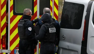 Расстрел людей из автомобиля под Парижем: полиция задержала еще трех человек