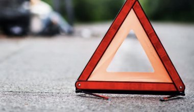 В Акмолинской области автомобиль насмерть сбил дорожного рабочего