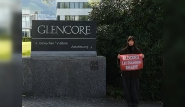 Пикет у офиса Glencore: казахстанка выступила против выбросов «Казцинка»