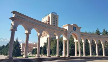 Переполох в КазНУ: студентов срочно эвакуировали из здания