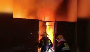 Крупный пожар произошел на территории частной школы в Туркестане