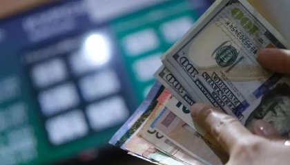 Что делать с долларами: финансист дал совет казахстанцам