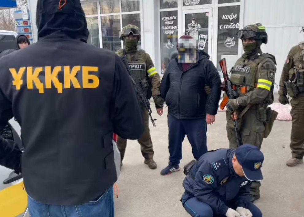 В Костанайской области задержана группа таксистов-сутенёров